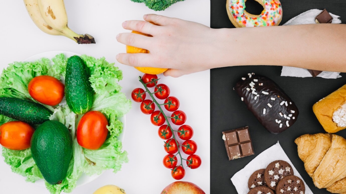 healthy-food-vs-unhealthy-food_23-2147961024